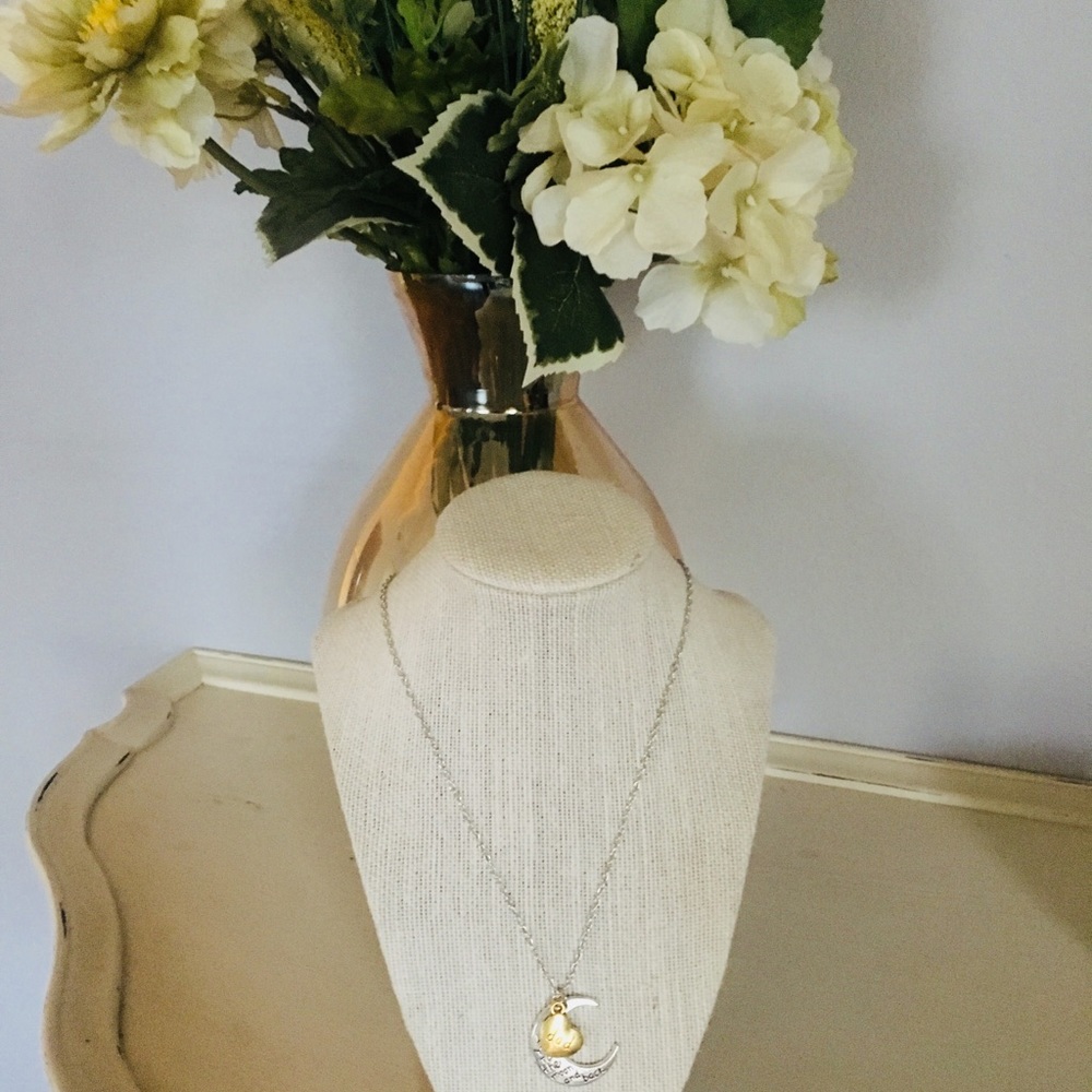 Aunt to the moon and back Necklace